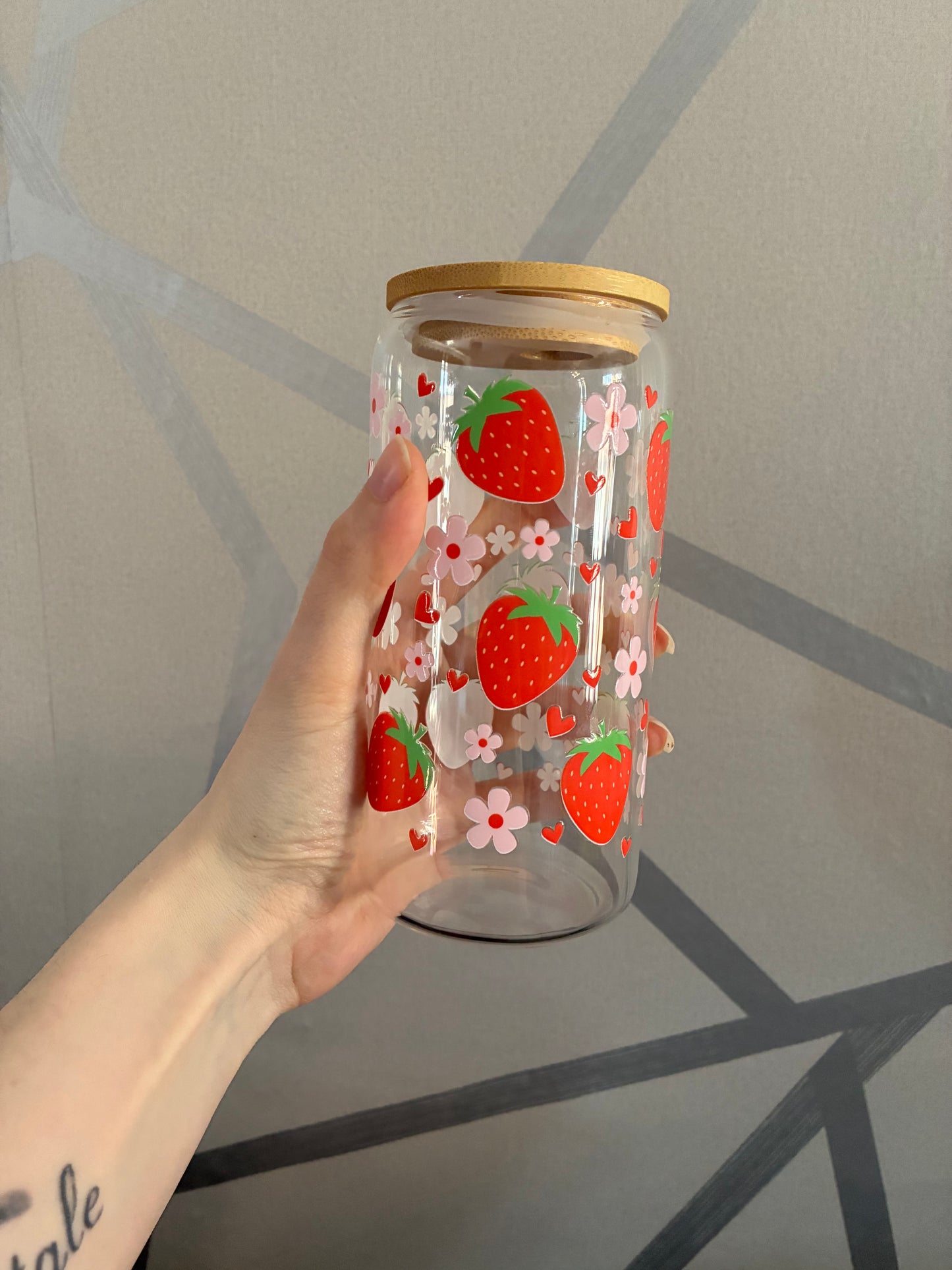 Strawberry 16oz glass can